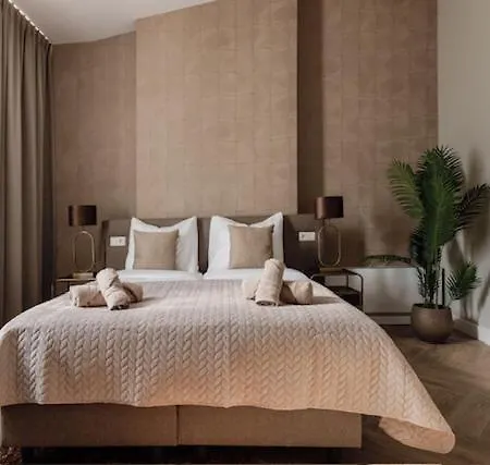 High End 2 Bedroom Family With Ac